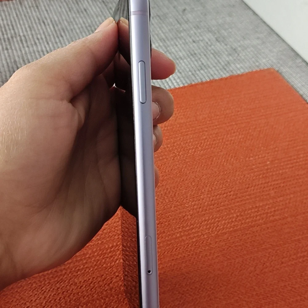 Apple iPhone 11 in Soft Purple